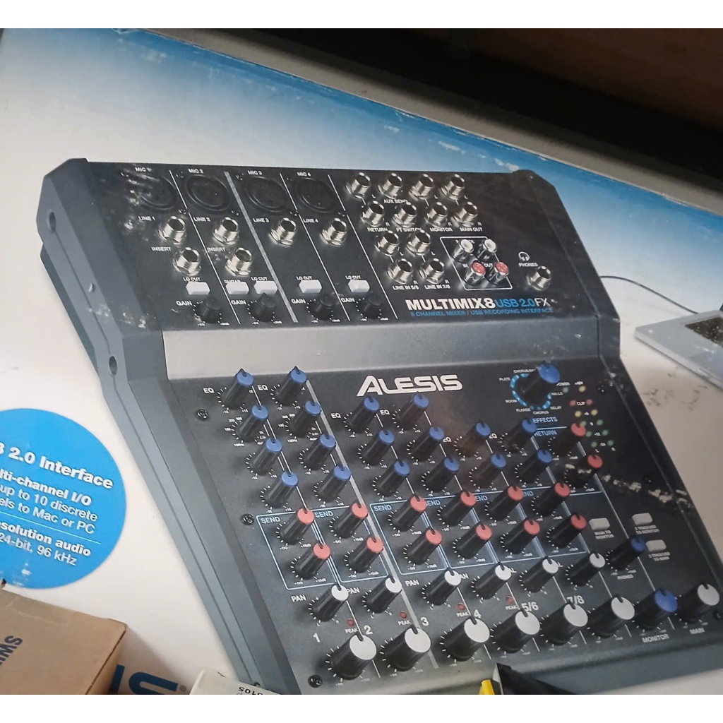 Bàn trộn âm thanh 8 ngõ vào dùng trong phòng thu hay Live Streaming Multimix M8 USB2.0